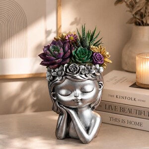 Handgefertigter silberner Mädchen-Pflanztopf, eleganter Blumentopf mit Gesicht, einzigartige Harzskulptur, moderne Wohndekoration, Boho-Pflanzgefäß, Geschenk für Sie