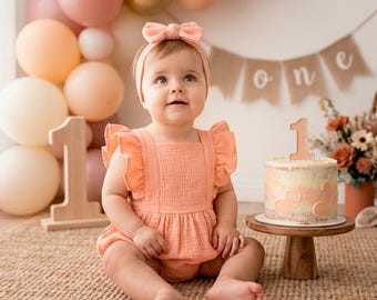 Completo tutina da neonata in mussola di puro cotone, con volant e bolle, perfetto per il primo compleanno e per il servizio fotografico "Smash Cake".