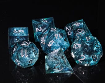 Vloeiende Starlight Sea DND-dobbelstenenset, vloeibare kerndobbelstenen, een cadeau voor DnD-speler, geschenken DND-speler, polyedrische dobbelstenenset hars