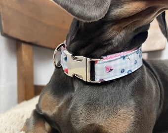 Light blue dog collar with berry-patterned checkered design – Handmade & Adjustable – Buckle in Gold or Silver