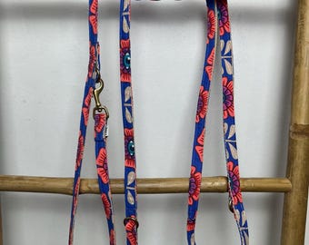 Dog leash 2m blue/pink with floral pattern – Handmade & Adjustable – Carabiner in gold or silver