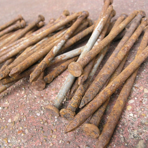 Set of 25 nails, 6" long rusty nails, Instant collection, rusty nails, old barn find, rust dyeing supply, salvaged hardware