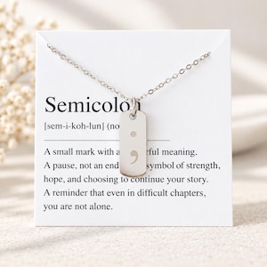 Tag-ketting puntkomma: krachtcadeau voor moeilijke tijden