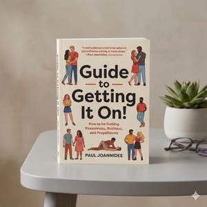 Puede incluir: Un libro titulado "Guide to Getting It On!" se muestra sobre una mesa gris. La portada presenta ilustraciones de parejas y el texto "How to be Getting Peasonnoiss, Business, and Propefiators." También se ven una pequeña planta suculenta y gafas.