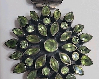 Colgante vintage de peridoto en plata de ley con forma de estrella