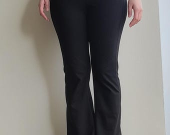 Old Navy Active Low-Rise Back Pocket Bootcut Leggings