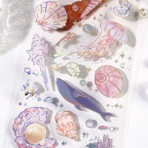 Holografiska klistermärken med havsmotiv – 3 st. klistermärken med maneter och snäckor under havet med färgglad folie för dagbok, scrapbooking och planerare