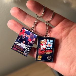 Portachiavi con copertina di gioco NES – Copertina Nintendo retrò – Scegli un gioco classico – Mini accessorio da collezione