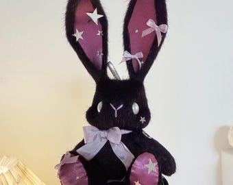 Muñeco de conejo gótico hecho a mano, abalorio de peluche negro para bolso, adorno gótico de peluche, peluche oscuro