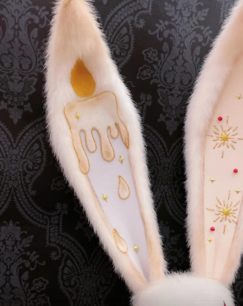 Puede incluir: Juego de tres tazas de cer&aacute;mica con acabado mate moteado. Las tazas son de color crema, gris claro y gris oscuro. Cada taza tiene un dise&ntilde;o simple y minimalista, ideal para caf&eacute; o t&eacute;.