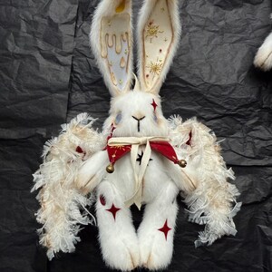 Puede incluir: Un juego de tres tazas de cer&aacute;mica con un acabado mate moteado. Las tazas son de color crema, gris claro y gris oscuro. Cada taza tiene un dise&ntilde;o simple y minimalista, ideal para caf&eacute; o t&eacute;.