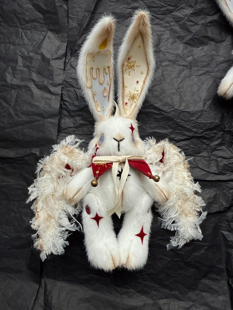 Puede incluir: Un juego de tres tazas de cer&aacute;mica con un acabado mate moteado. Las tazas son de color crema, gris claro y gris oscuro. Cada taza tiene un dise&ntilde;o simple y minimalista, ideal para caf&eacute; o t&eacute;.