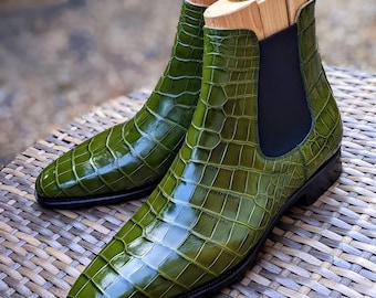 Handgemaakte groene chelseaboots heren met krokodilreliëf: instapenkellaarzen | Olijfgroen formeel schoeisel