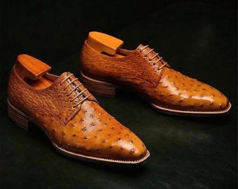 Handgemaakte herenschoenen, rundleer met struisvogelprint | Luxe veterschoenen, op jouw maat gemaakt.
