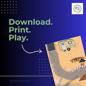 Może przedstawiać: Cyfrowa grafika do druku z tekstem Download. Print. Play. oraz ilustracją placu budowy z beżowym kamperem, szarą drogą, stertą czarnych kamieni i pomarańczowo-białymi pasami barier budowlanych.