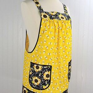 Charming Bees & Sunflowers Pinafore with no ties, relaxed fit smock with pockets, sunny yellow kitchen apron XS 5X image 5