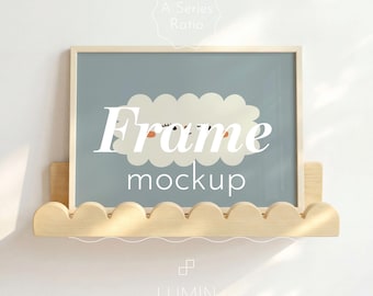Horizontaler A4 PSD Bilderrahmen Mockup für Kinderzimmer