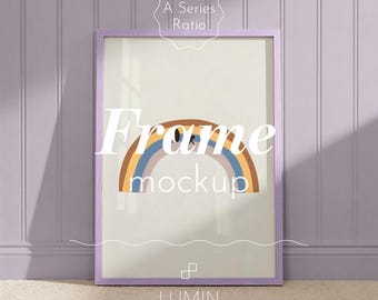 Pastell Kinderzimmer Rahmen Mockup A4 Vertikal PSD mit veränderbaren Wand- und Rahmenfarben