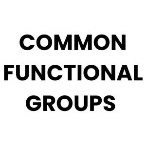 Könnte beinhalten: Weißer Hintergrund mit den Worten "COMMON FUNCTIONAL GROUPS" in fetten, schwarzen Buchstaben. Der Text ist zentriert und vertikal gestapelt, wobei jedes Wort auf einer separaten Zeile steht.