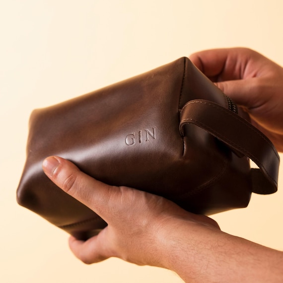 3 Top-Rated Personalized Leather Toiletry Bags for the Modern Gentleman