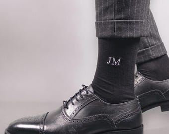 Meias personalizadas para padrinhos - Iniciais personalizadas, meias sociais bordadas, presente para padrinhos