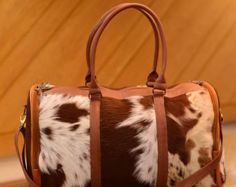 Mala de viagem estilo faroeste em couro bovino com pelo – Bolsa de fim de semana em couro bovino legítimo.