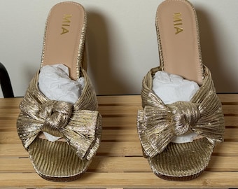 NWOT MIA gold slip on heel