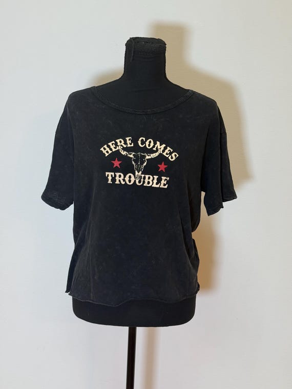Vintage “Here comes Trouble” • Tshirt