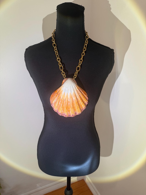 Seashell statement necklace - image 4