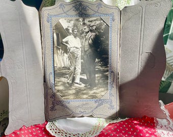 State Studio Frame Accordion Fold Photo Frame for Cabinet Cards With Original Photo. Vintage- Late 19th Century