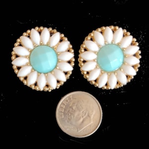 Vintage Lucite Daisies Flower Earrings Vintage Pierced