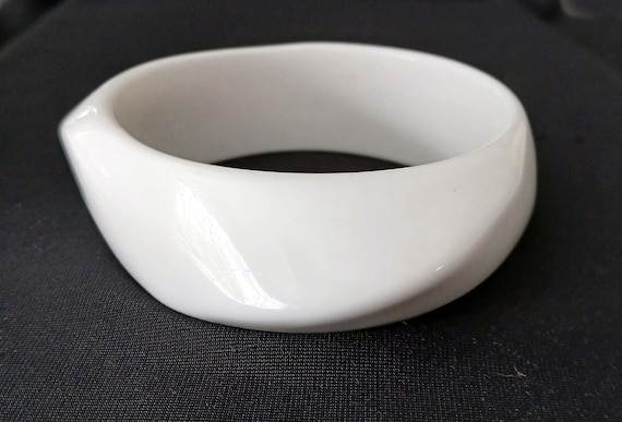 Vintage Lucite Bangle Lucite Chunky White Curved Bracelet View 2