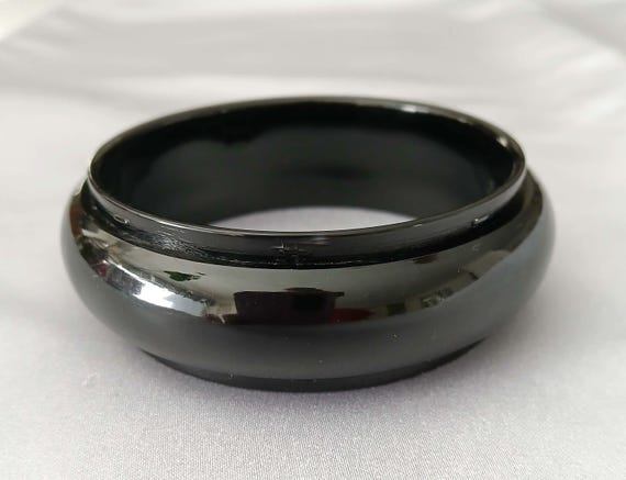 Vintage Lucite Bangle Basic Black Uniquely Curved… - image 1