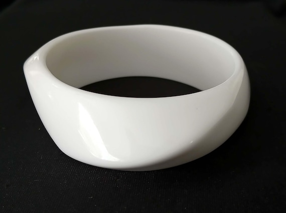 Vintage Lucite Bangle Lucite Chunky White Curved Bracelet
