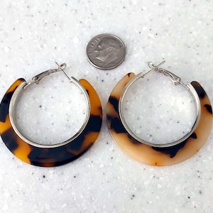 Vintage Hoop Ohrringe Marmoriert Lucite Durchbohrt Durchscheinend