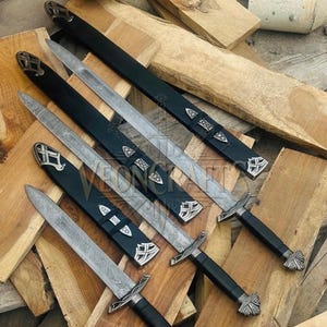 Espada medieval vikinga de acero de Damasco forjada a mano con vaina de madera. 3 BLACK SWORDS