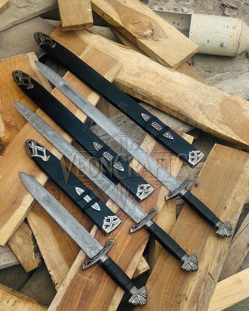 Espada medieval vikinga de acero de Damasco forjada a mano con vaina de madera. 3 BLACK SWORDS