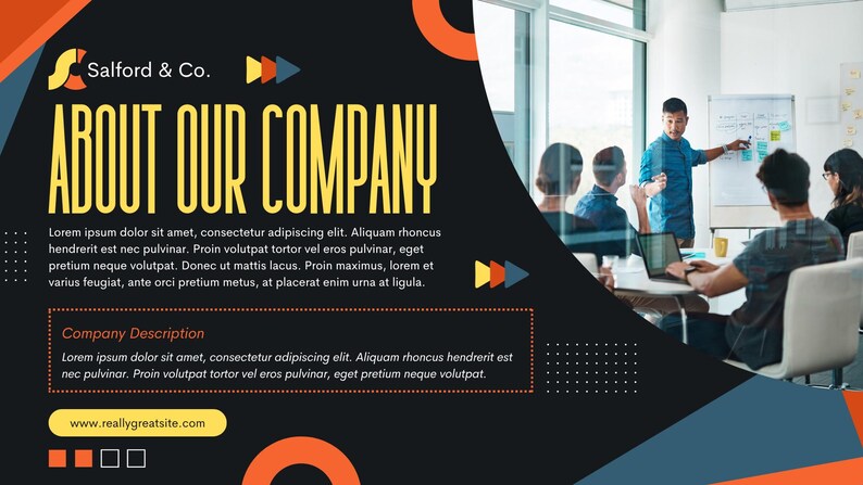 Puede incluir: Gr&aacute;fico promocional con el texto "ABOUT OUR COMPANY" en letras amarillas grandes. La imagen presenta una reuni&oacute;n de negocios con un hombre presentando a un grupo. El logotipo de la empresa est&aacute; en la esquina superior izquierda.