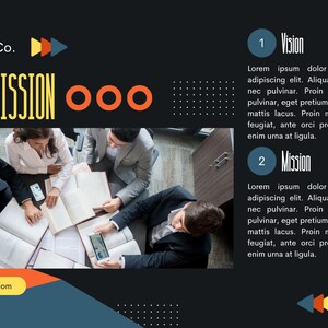 Puede incluir: Una presentaci&oacute;n de negocios con el texto "VISION & MISSION" en amarillo. La imagen incluye una vista desde arriba de personas alrededor de una mesa, con cuadros de texto que describen las declaraciones de visi&oacute;n y misi&oacute;n. La direcci&oacute;n del sitio web es visible.