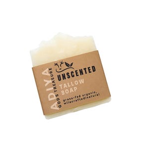 Peut inclure: Un pain de savon au suif non parfum&eacute; avec une &eacute;tiquette en papier brun. L'&eacute;tiquette indique "ADIYA GODS TREASURE UNSCENTED TALLOW SOAP" avec du texte suppl&eacute;mentaire indiquant qu'il est biologique nourri &agrave; l'herbe et naturel sauvage.