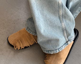 Suede women clogs with fringe