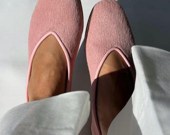 Zachtroze suède muiltjes | Handgemaakte minimalistische leren flats, damesslippers