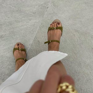 Women suede sandals with adjustable width