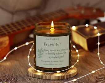 Świeca z inspirującym cytatem Fraser Fir Affirmation. Zimozielony, cyprys i mech. Wosk kokosowo-morelowy, nalewany ręcznie. Spokój i jasność. 4 uncje 9 uncji