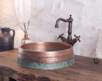 Gehämmertes Kupferwaschbecken | Waschbecken mit Grünspan-Patina | Handgefertigtes rundes Kupferwaschbecken | Waschtisch im Landhausstil