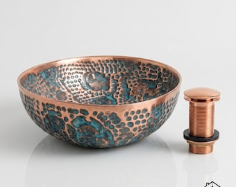 Lavabo de cobre martillado artesanal con pátina turquesa – Lavabo rústico para baño con desagüe emergente a juego.