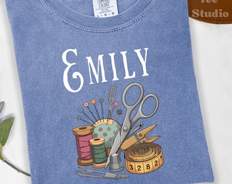 Maglietta da cucito personalizzata con nome, felpa o maglietta artigianale personalizzata, regalo di cucito per quilter, regalo per sarta per donne, regalo per amanti del cucito