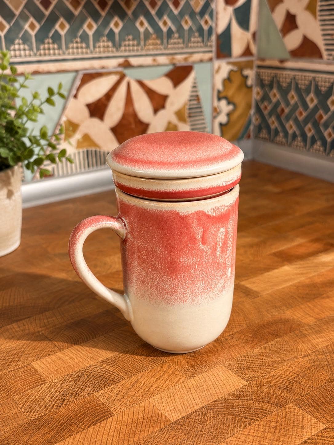 Tasse mit deckel und sieb