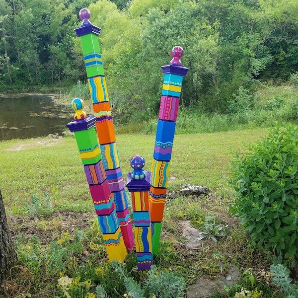 Colorful Garden Art Totem, Garden Pole, Decorative Landscaping Yard Decor
