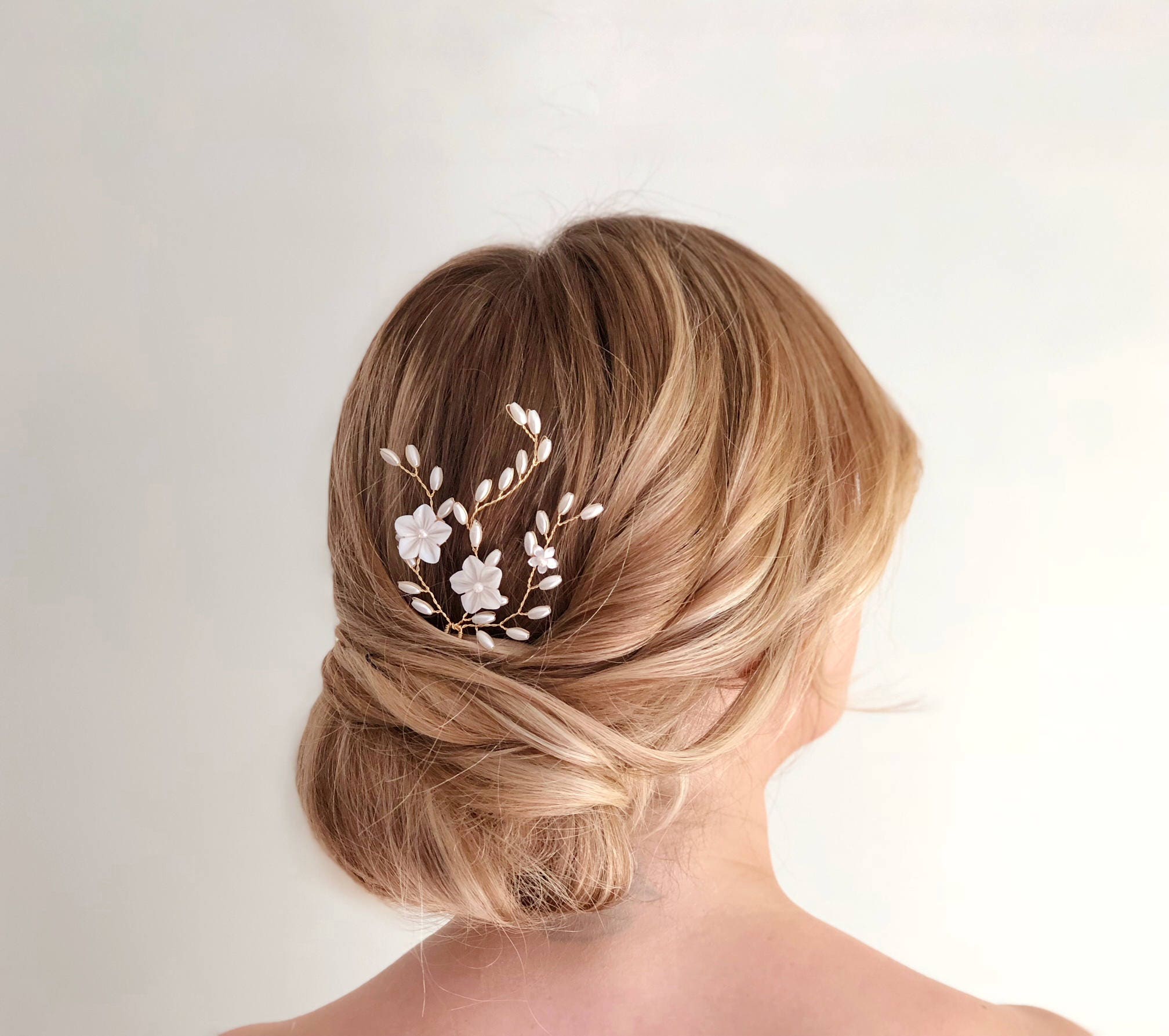 gold pearl hair pin, flower hair pin, wedding hair accessories, mother of  pearl bridal headpiece, gold flower hair pins, pearl bridal pin